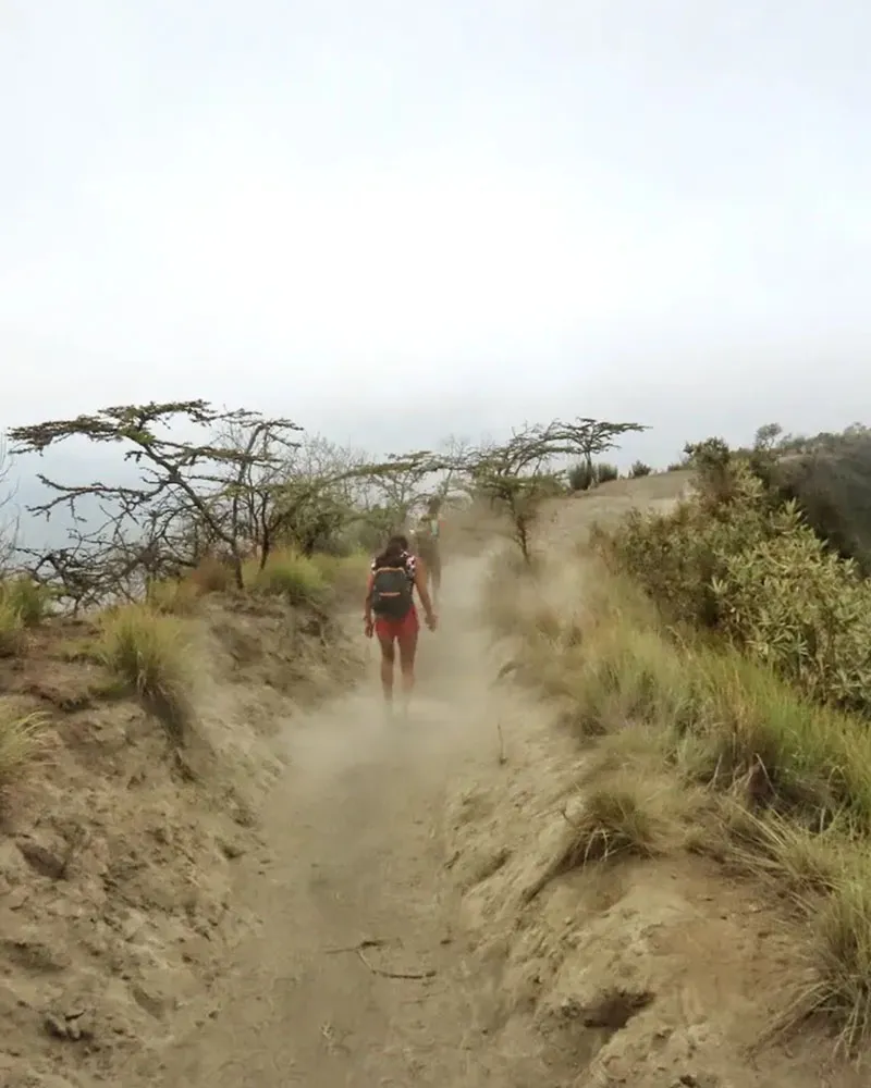 Hiking Mount Longonot - hike the crater rim loop mountain