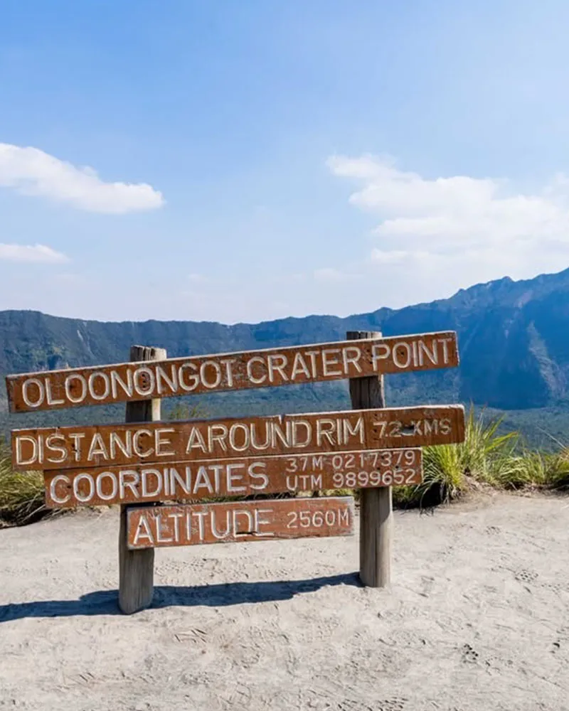 Hiking Mount Longonot - Peak and altitude - oloonongot crater point - altitude 2560M